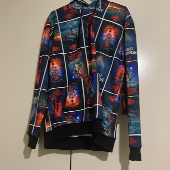 NWT Stranger Things mens Large hoodie - Picture 1 of 4